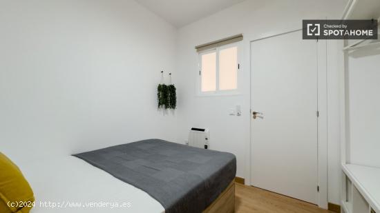 Se alquilan habitaciones en un apartamento de 7 dormitorios en L'Eixample - BARCELONA