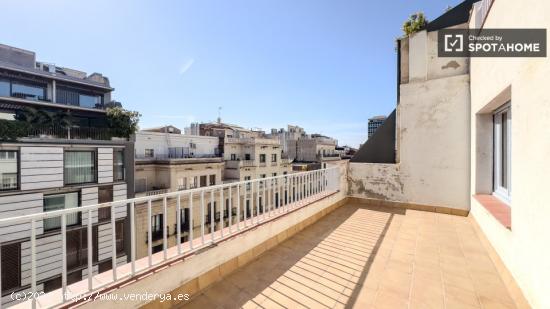 Se alquilan habitaciones en un apartamento de 7 dormitorios en L'Eixample - BARCELONA