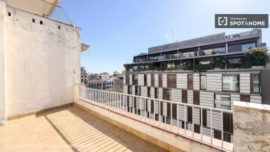 Se alquilan habitaciones en un apartamento de 7 dormitorios en L'Eixample - BARCELONA