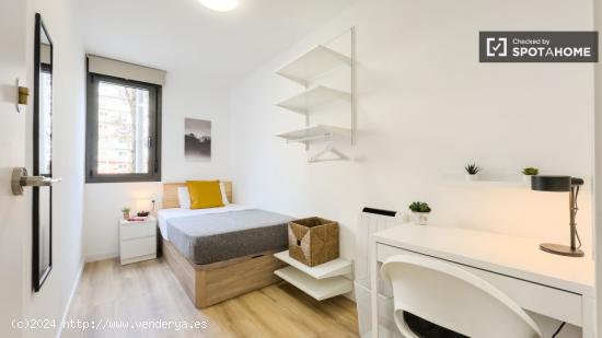 ¡Se alquila habitación en Barcelona! - BARCELONA