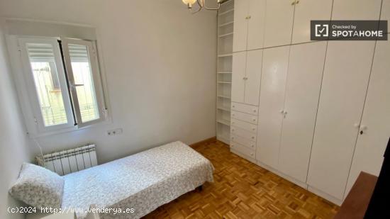 Alquiler de habitaciones en apartamento de 5 dormitorios en Chamberí - MADRID