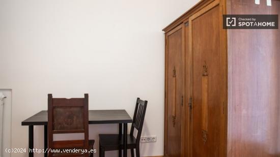 Alquiler de habitaciones en apartamento de 5 dormitorios en Chamberí - MADRID