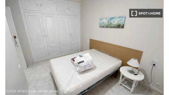 Apartamento de 4 dormitorios en Russafa - VALENCIA