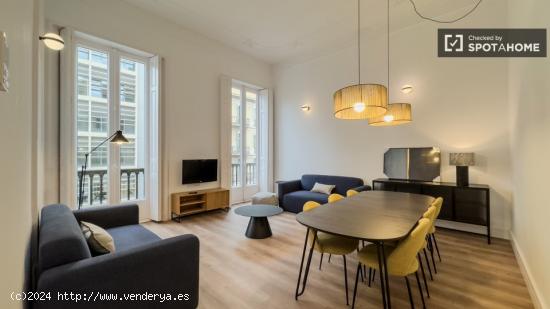 Se alquilan habitaciones en un apartamento de 3 dormitorios en L'Eixample - BARCELONA