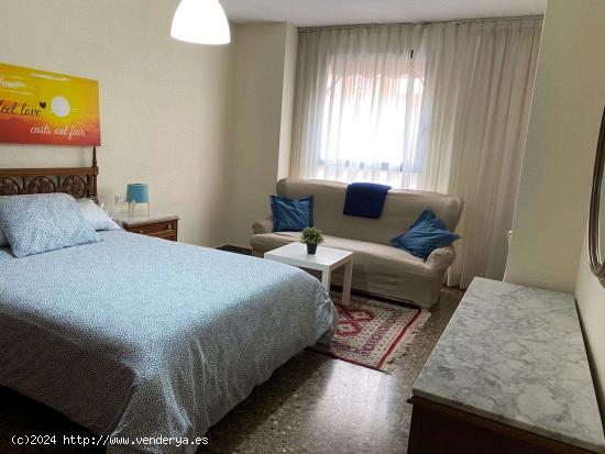 ¡Se alquilan habitaciones en un piso de 5 habitaciones en Valencia! - VALENCIA