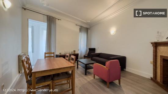 Apartamento de 3 dormitorios en alquiler en Ciutat Vella - BARCELONA