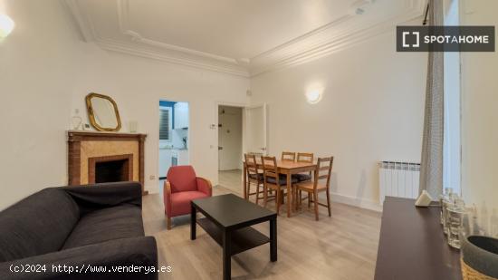 Apartamento de 3 dormitorios en alquiler en Ciutat Vella - BARCELONA