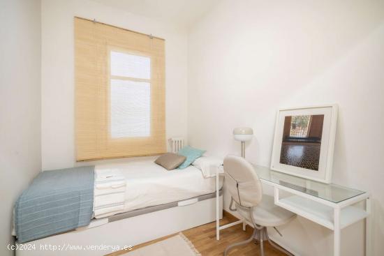 Alquiler de habitaciones en apartamento de 5 dormitorios en Chamberí - MADRID