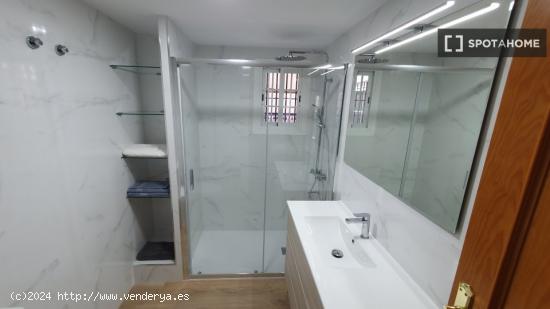 Apartamento entero de 3 dormitorios en Sevilla - SEVILLA