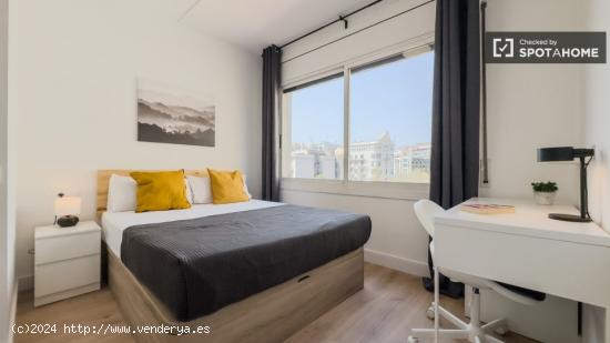 Se alquilan habitaciones en piso de 9 habitaciones en L'Eixample - BARCELONA