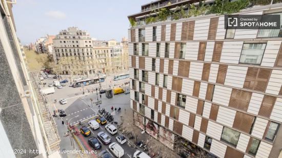 Se alquilan habitaciones en piso de 9 habitaciones en L'Eixample - BARCELONA