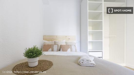 ¡Habitaciones en alquiler en un Piso de 5 Habitaciones en Valencia! - VALENCIA