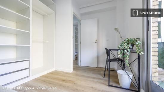 ¡Habitaciones en alquiler en un Piso de 5 Habitaciones en Valencia! - VALENCIA