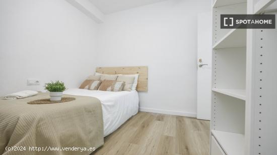 ¡Habitaciones en alquiler en un Piso de 5 Habitaciones en Valencia! - VALENCIA