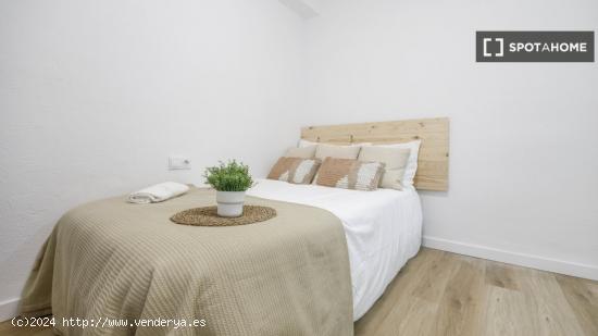 ¡Habitaciones en alquiler en un Piso de 5 Habitaciones en Valencia! - VALENCIA