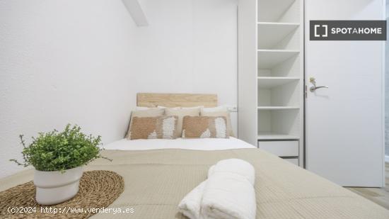 ¡Habitaciones en alquiler en un Piso de 5 Habitaciones en Valencia! - VALENCIA