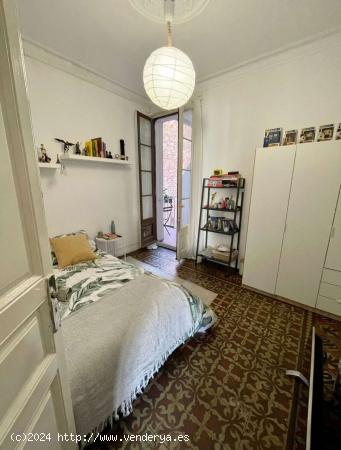 Habitación en piso compartido en barcelona. - BARCELONA