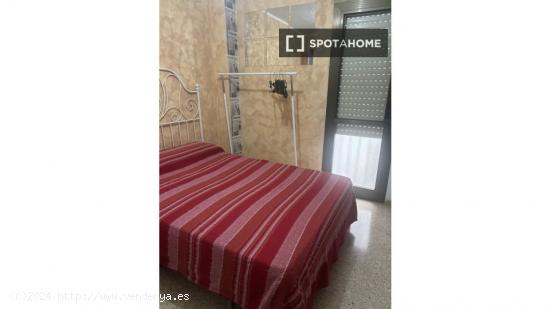 Alquiler de habitaciones en piso de 3 dormitorios en Badalona - BARCELONA