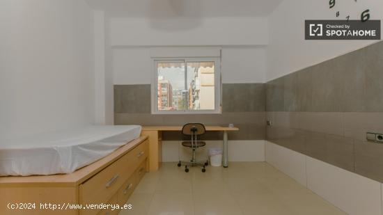 Alquiler de habitaciones en piso de 4 habitaciones en Benicalap - VALENCIA