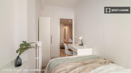 Alquiler de habitaciones en piso de 7 habitaciones en Sant Gervasi - Galvany - BARCELONA