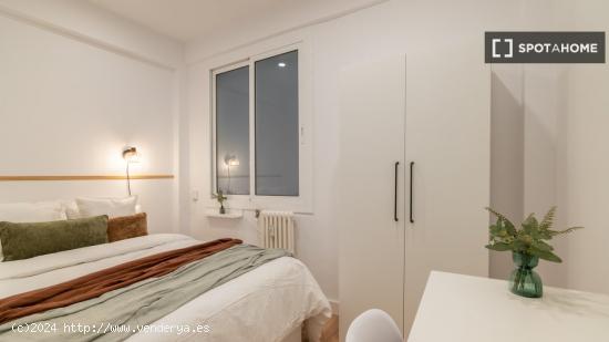 Alquiler de habitaciones en piso de 7 habitaciones en Sant Gervasi - Galvany - BARCELONA