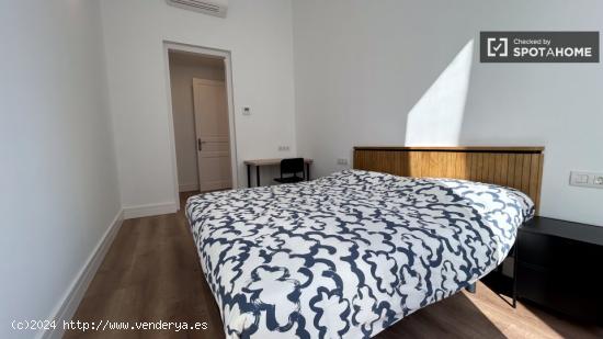 Habitaciones en alquiler en apartamento de 8 dormitorios en L'Eixample - BARCELONA