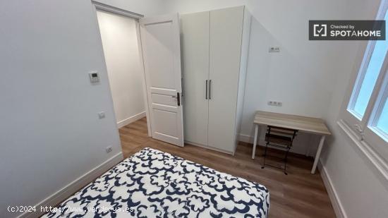 Habitaciones en alquiler en apartamento de 8 dormitorios en L'Eixample - BARCELONA