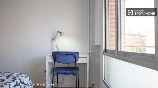 Se alquilan habitaciones en apartamento de 4 dormitorios en Carabanchel - MADRID