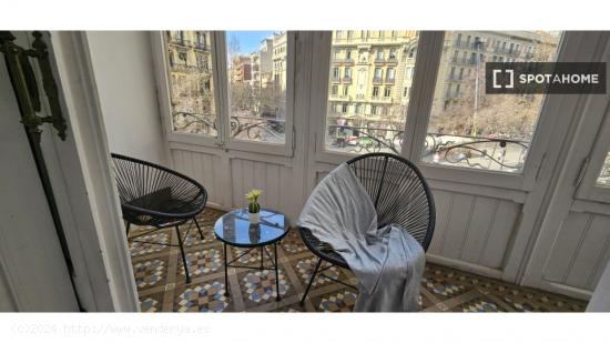 Se alquilan habitaciones en un apartamento de 7 dormitorios en L'Eixample - BARCELONA