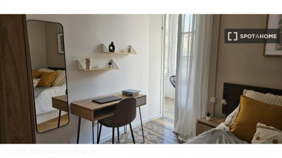 Se alquilan habitaciones en un apartamento de 7 dormitorios en L'Eixample - BARCELONA