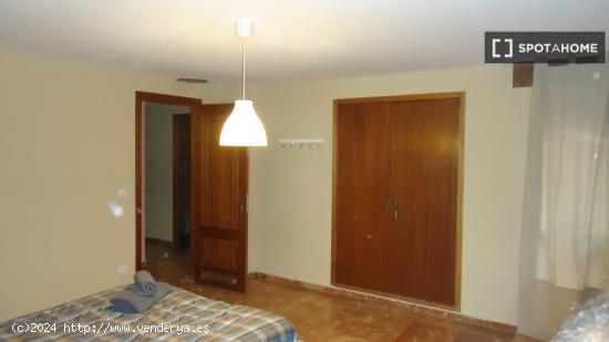 Habitación en piso compartido en Córdoba - CORDOBA