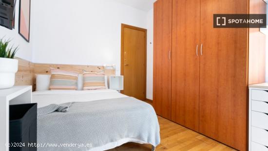 ¡Se alquila habitación en Barcelona! - BARCELONA