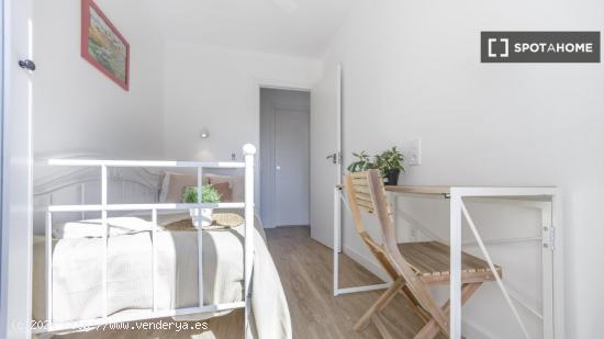 Dormitorio en apartamento de 3 habitaciones compartidas. - VALENCIA