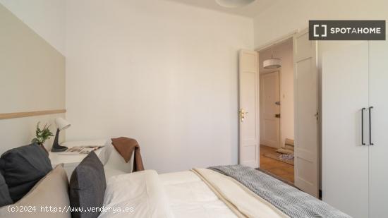 Habitaciones en alquiler en apartamento de 6 dormitorios en sant martí. - BARCELONA