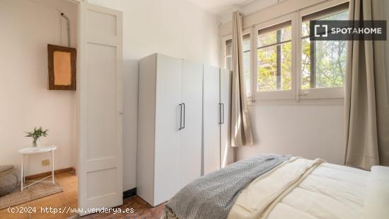 Habitaciones en alquiler en apartamento de 6 dormitorios en sant martí. - BARCELONA