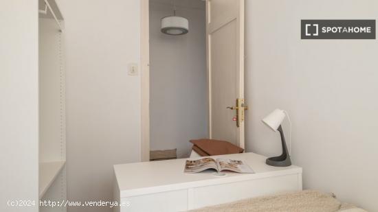 Habitaciones en alquiler en apartamento de 6 dormitorios en sant martí. - BARCELONA