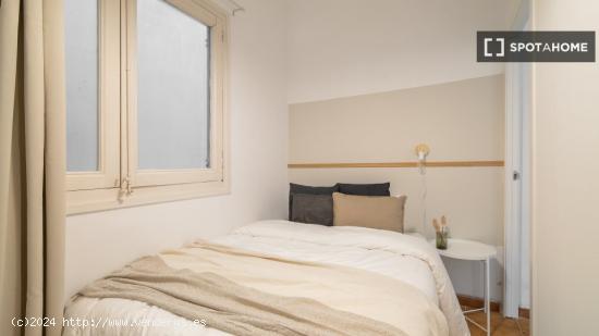 Habitaciones en alquiler en apartamento de 6 dormitorios en sant martí. - BARCELONA