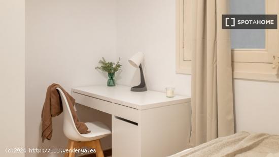 Habitaciones en alquiler en apartamento de 6 dormitorios en sant martí. - BARCELONA