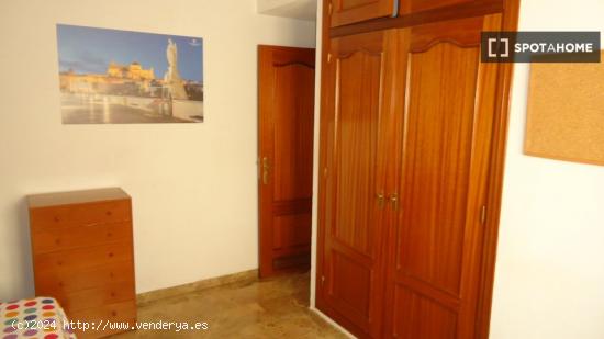 Habitación en piso compartido en Córdoba - CORDOBA