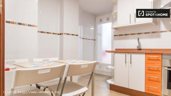 Habitaciones en alquiler en apartamento amoblado de 4 dormitorios en Quatre Carreres - VALENCIA