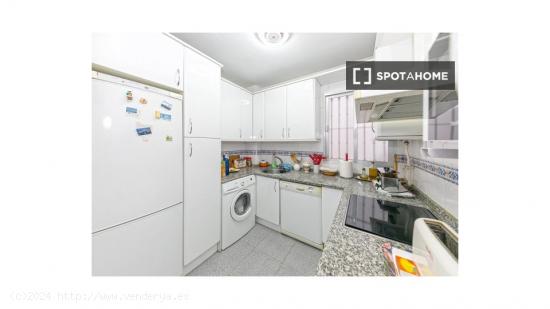 Apartamento entero de 4 habitaciones en Sevilla - SEVILLA