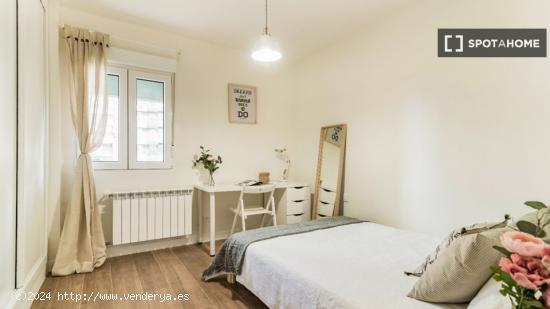 Se alquilan habitaciones en apartamento de 6 dormitorios en Retiro - MADRID