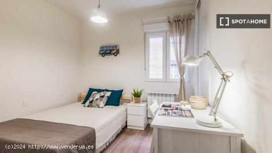 Se alquilan habitaciones en apartamento de 6 dormitorios en Retiro - MADRID