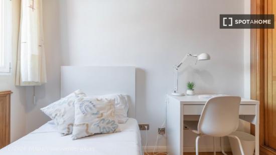 ¡Habitaciones en alquiler en piso de 4 habitaciones en Madrid! - MADRID