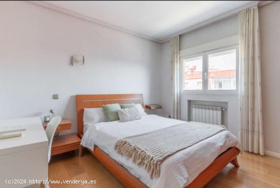  ¡Habitaciones en alquiler en piso de 4 habitaciones en Madrid! - MADRID 