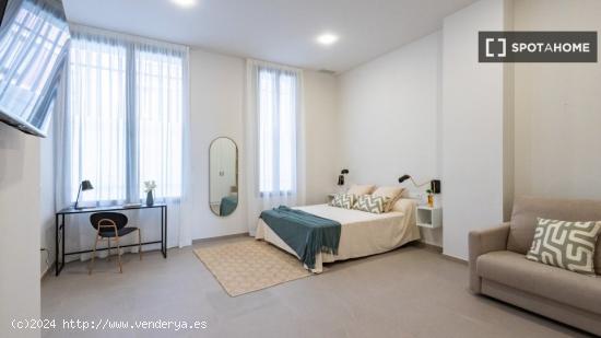 Habitación compartida en piso de 4 habitaciones en Valencia - VALENCIA