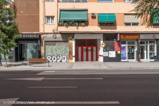 Amplia plaza de aparcamiento en Arabial - GRANADA