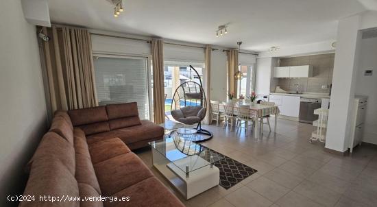 Villa independiente con piscina privada en Gran Alacant - ALICANTE