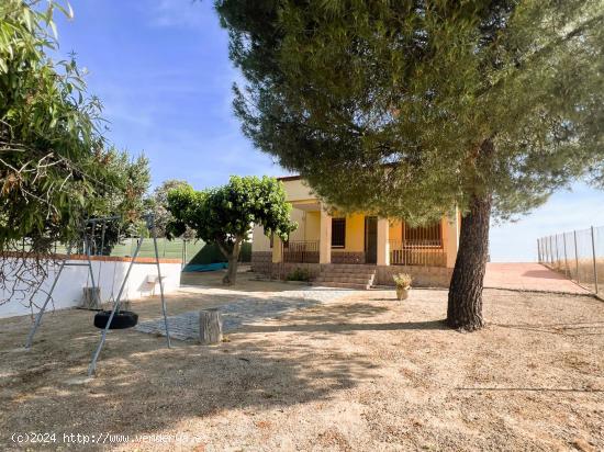  CHALET EN VENTA POR LA ZONA DE LA CTRA. DE LAS CRUCES - BADAJOZ 