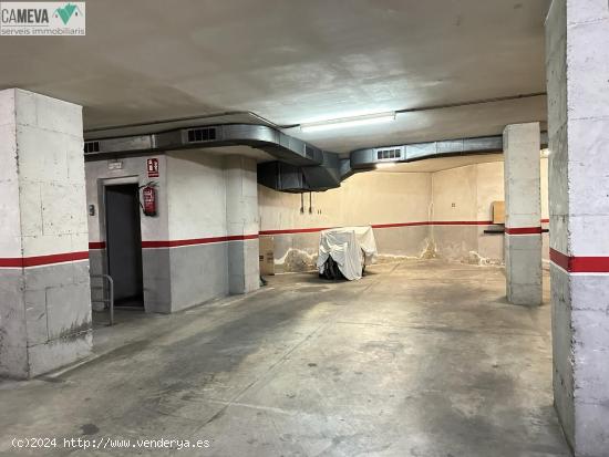 2 PLAZAS DOBLES DE GARAJE - CAPACIDAD PARA 4 COCHES - BARCELONA